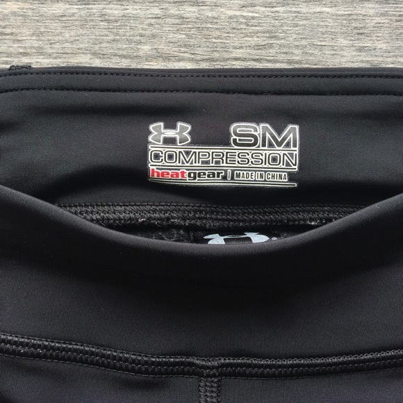 Under Armor Compression Cropped Tights Size Small - Picture 2 of 8