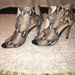 Banana Republic heeled booties