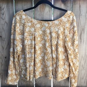 urban outfitters flowy crop top