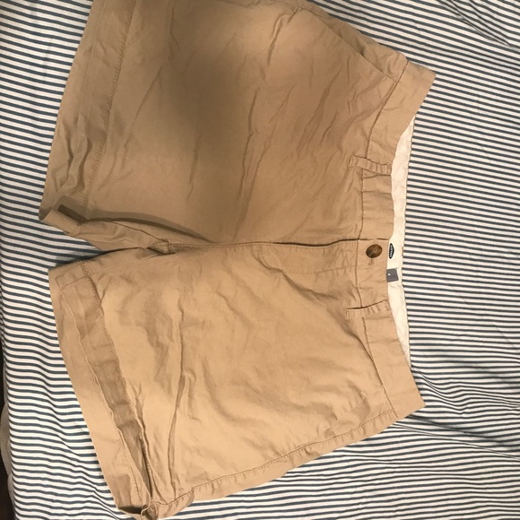 Old Navy khaki shorts! - Picture 2 of 4