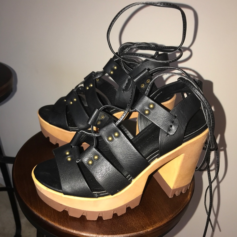 Platform Sandal Heels!!!! 😍😍😍🙌🏽 MUST GO!
