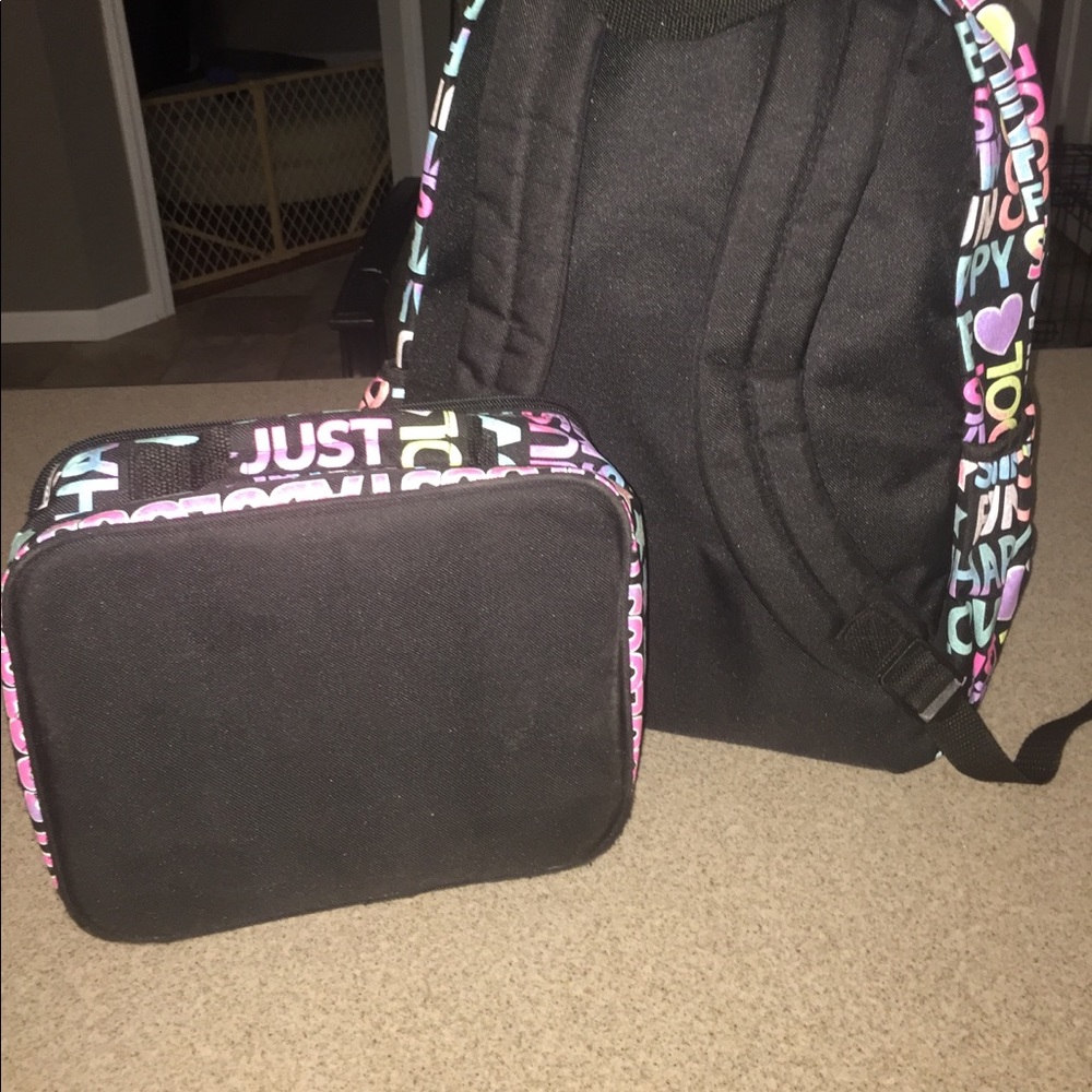 Justice backpack and matching lunch box. - Picture 5 of 5