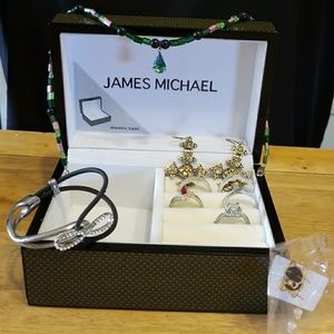 Jewelry box with jewelry