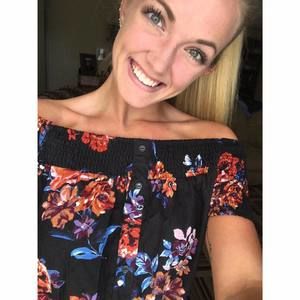 Meet your Posher, Kayla