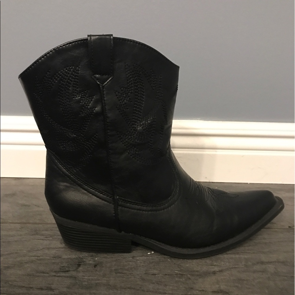 Black Cowgirl boots