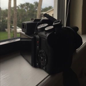 I'm selling this Fujifilm FinePix Hs20 EXR Camera.