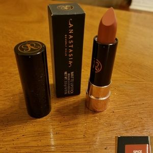 Anastasia, Spice, Lipstick