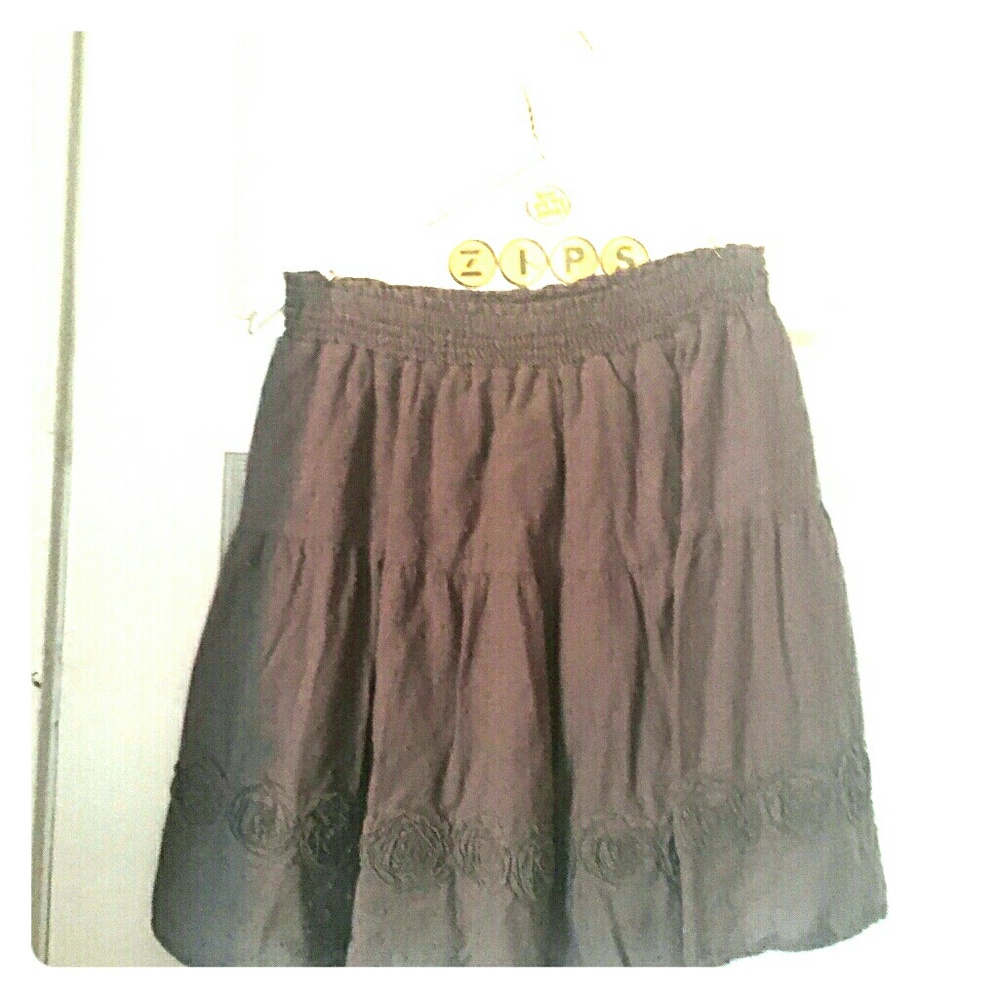 Gray skirt with embroidered flowers