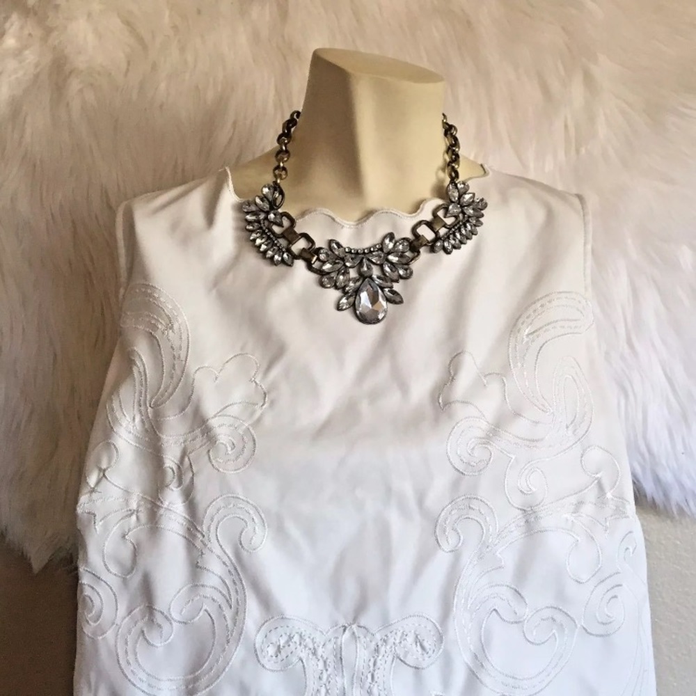 Forever 21+ White Sleeveless Scalloped Blouse XL