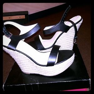 One-piece Kendall Wedge Sandals
