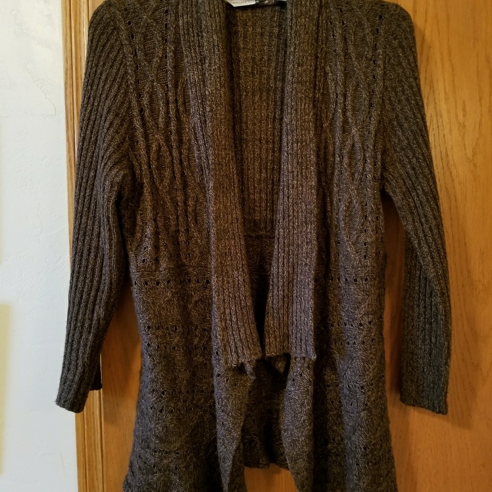 Swing hem sweater