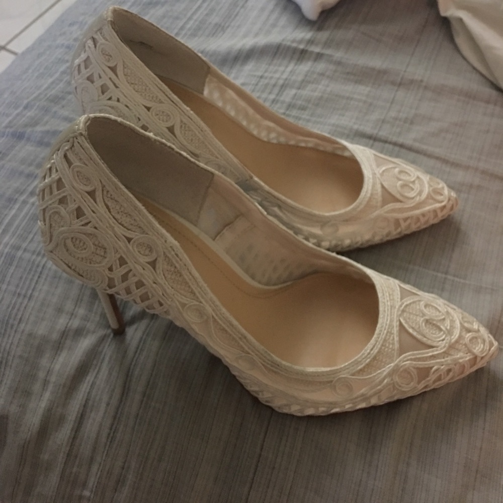 White pointy heals