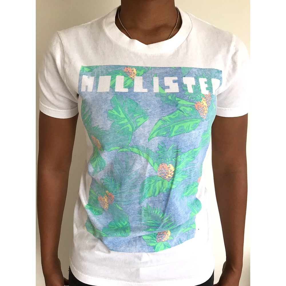 Hollister 🕊 Floral T-shirt 🌴