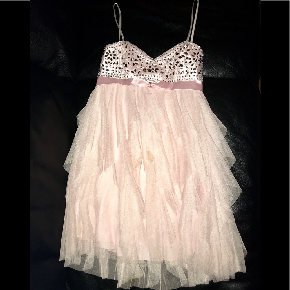 STRAPLESS PINK RUFFLED DRESS