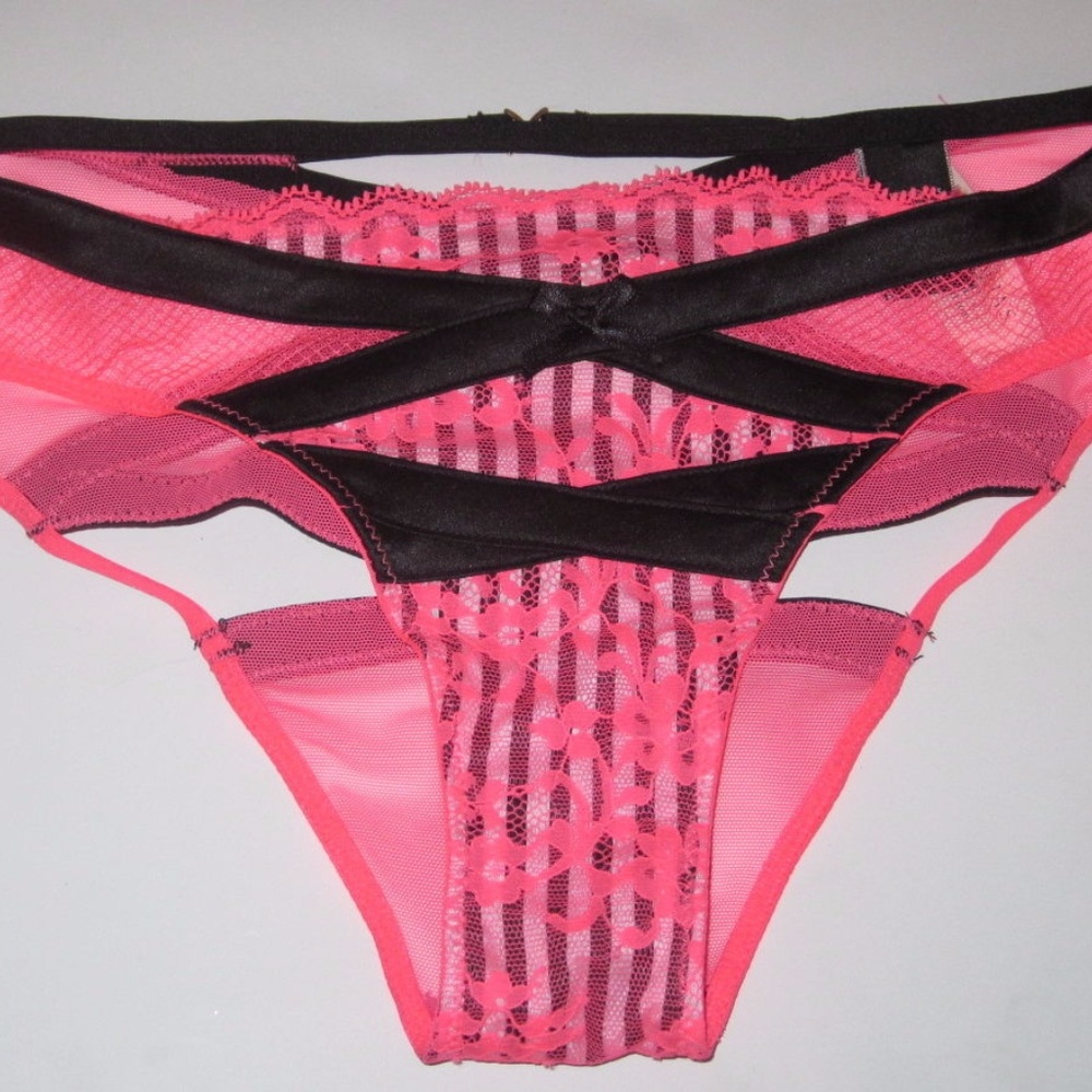 NWT Victoria's Secret Cheekini Peek-a-boo L