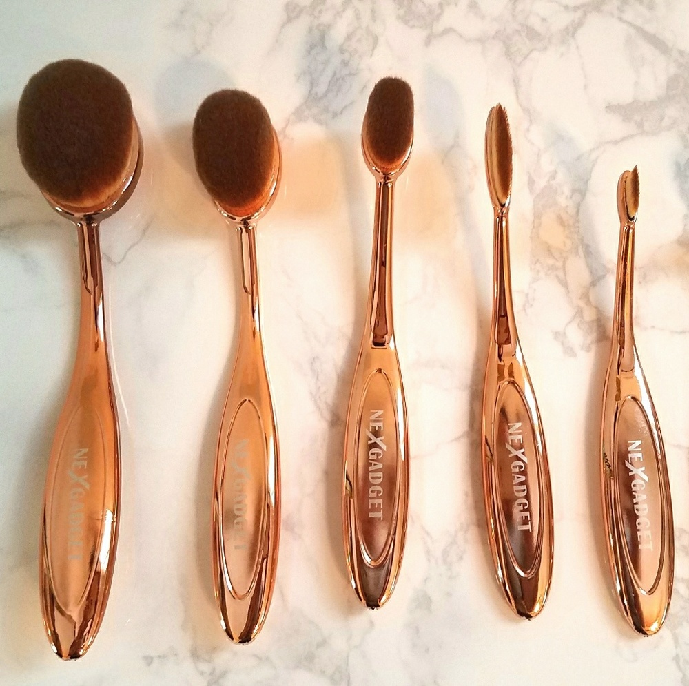 6 Rose Gold Oval Makeup Brushes Set