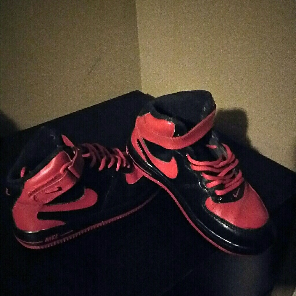 Kids Air Force ones fairly new black/red