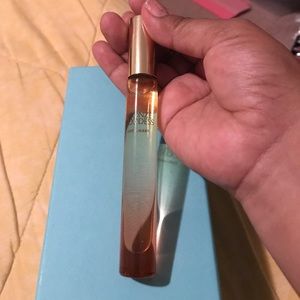 Estée Lauder roll on