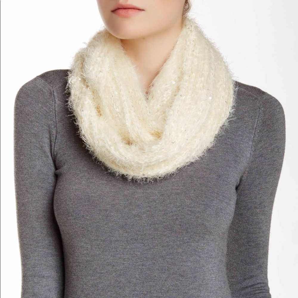 David&Young loop scarf