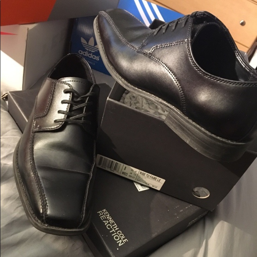 Dress shoes