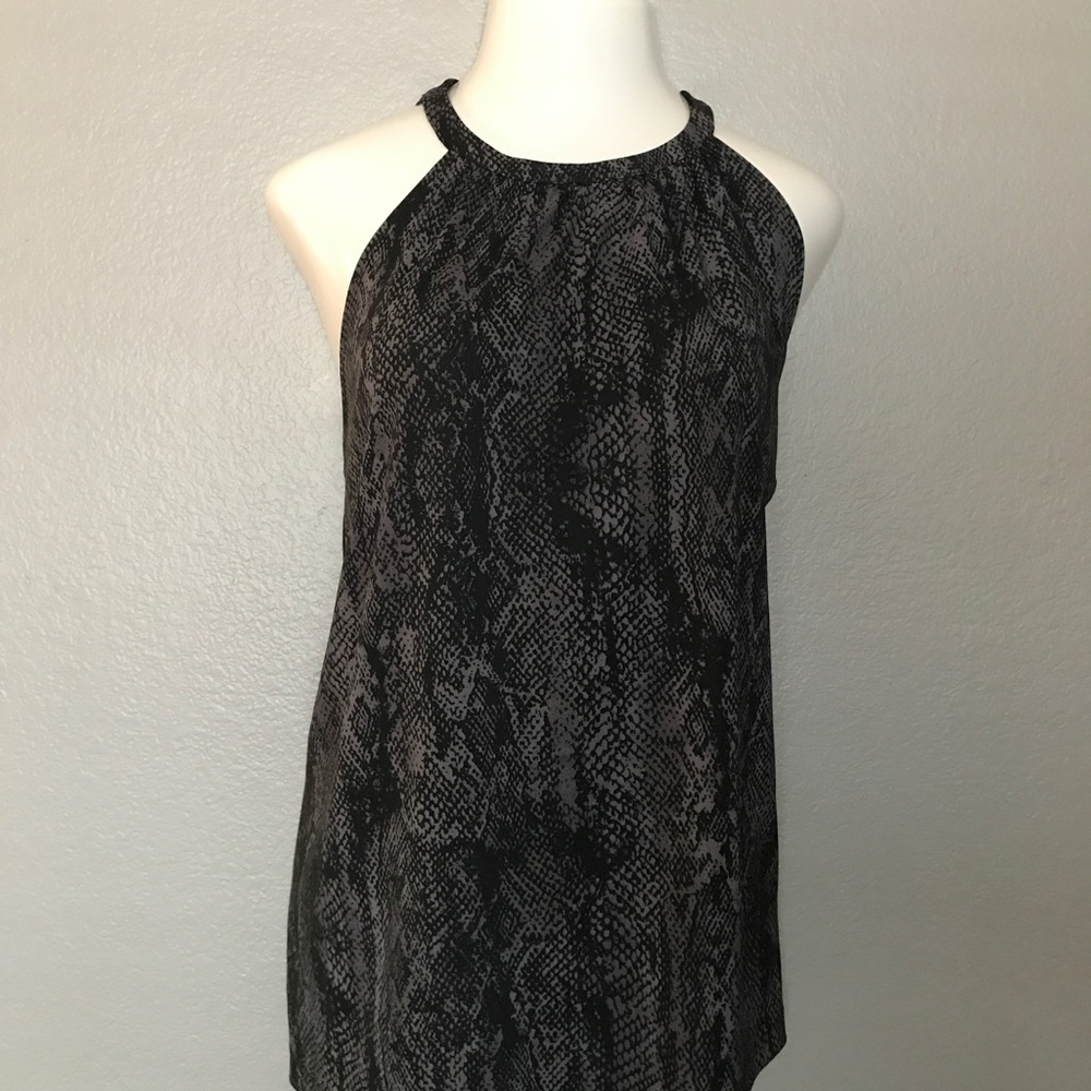 🚫SOLD🚫 + SIZE SLEEVELESS TOP w/ KEYHOLE BACK