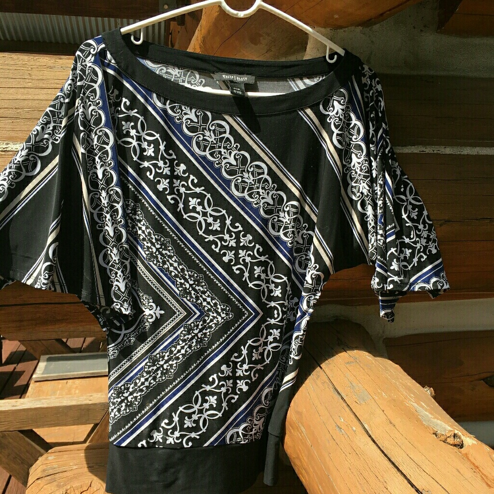 Fitted tee with stretch.