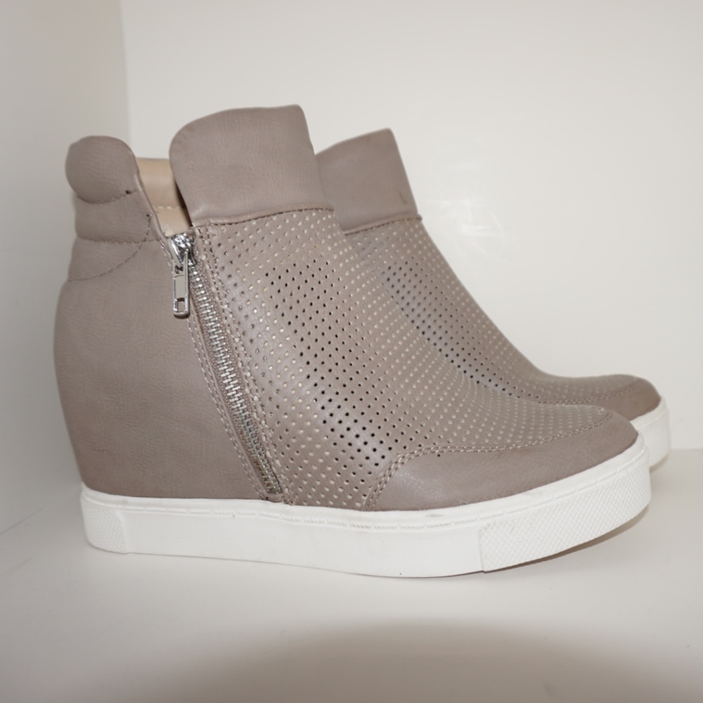 STEVE MADDEN (discont.) Taupe/Grey Wedge Sneakers