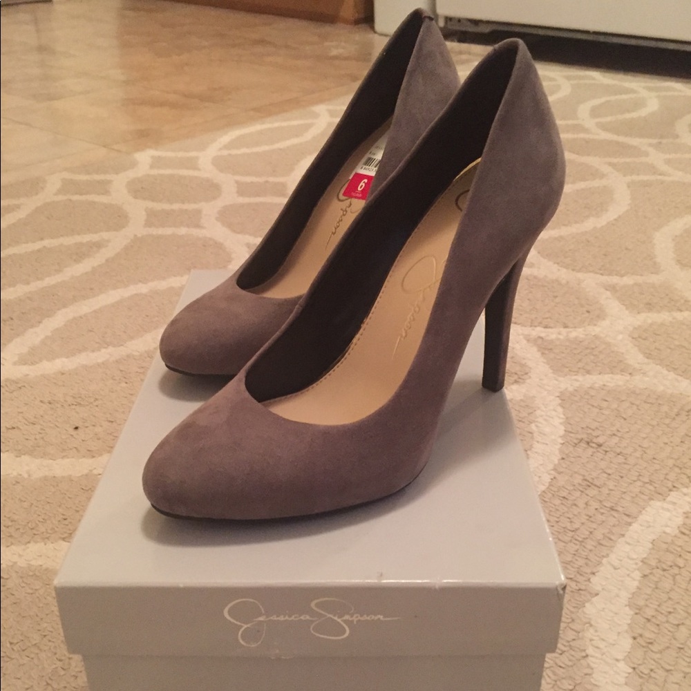 Jessica Simpson pumps