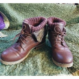 Boots w/sweater lining
