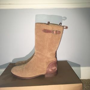 Ugg Morgan boots color is chestnut brown.