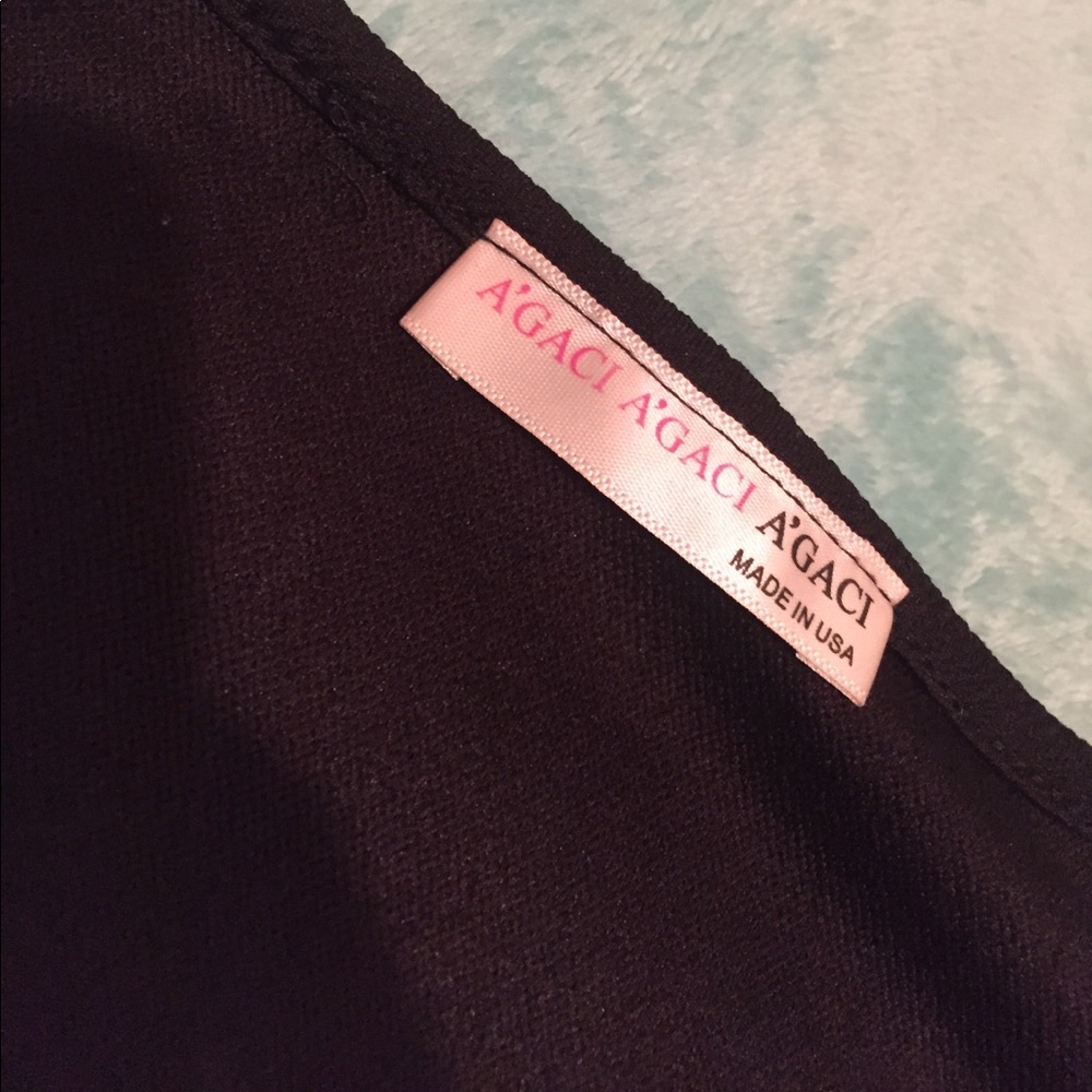 agaci size small crop top! black and cute (: