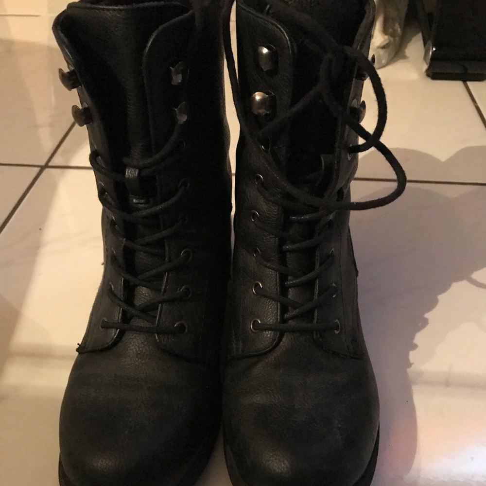 BLACK LACE UP COMBAT BOOTS