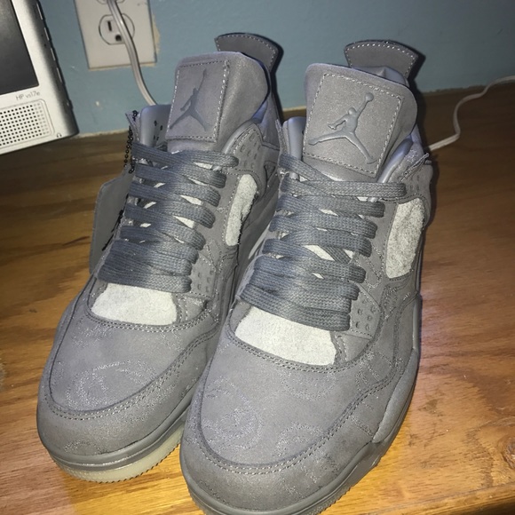Athletic_Shoes
