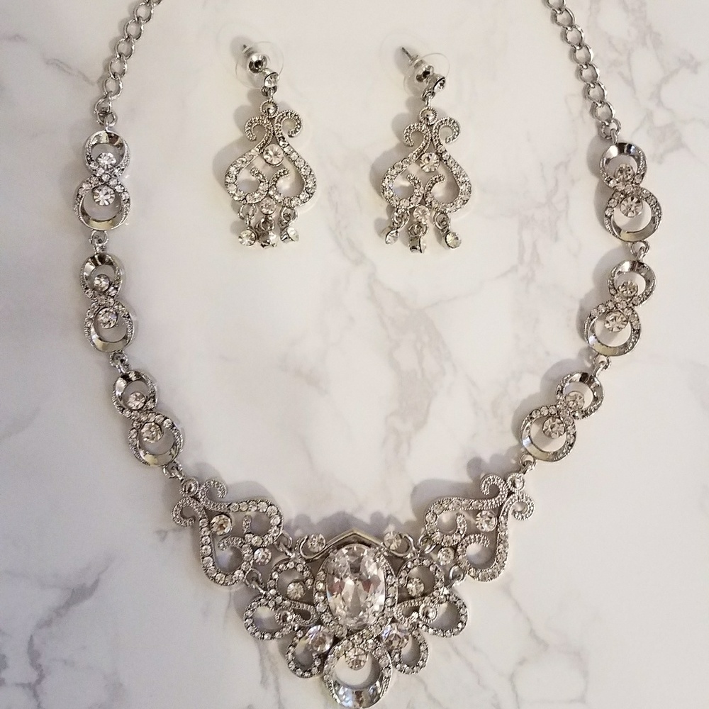 Elegant Silver Necklace With Earrings