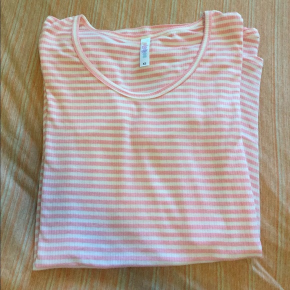 LuLaRoe Tops - LuLaRoe Perfect Tee
