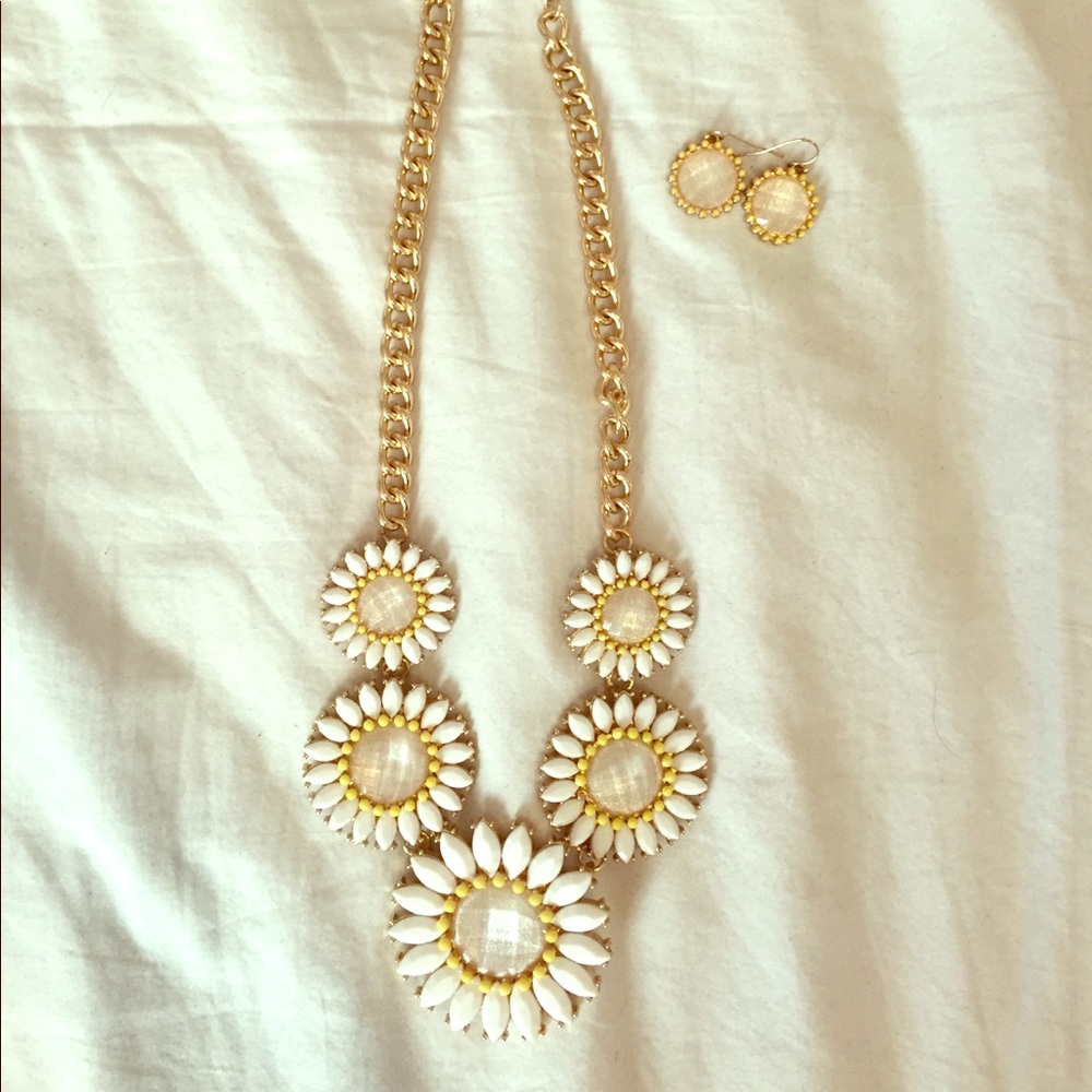 CLOSET CLOSING 11/4! Statement Necklace/Earrings!