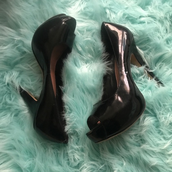 Black Vince Camuto heels - Picture 2 of 2