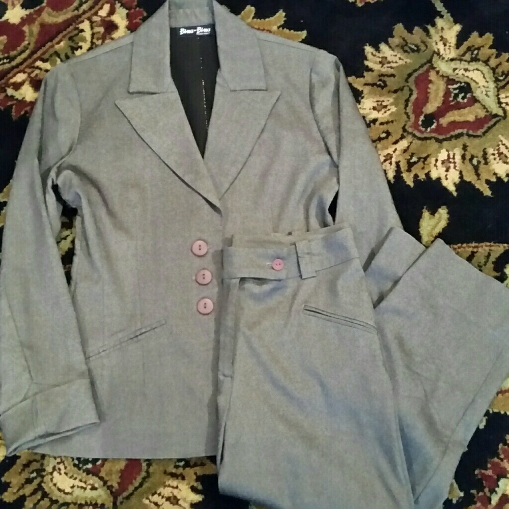 Bisou Bisou Capri Suit...Perfect Condition!
