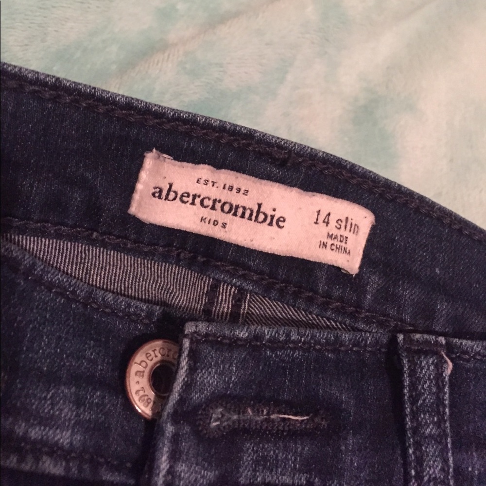 dark wash abercrombie kid jeans super skinny !