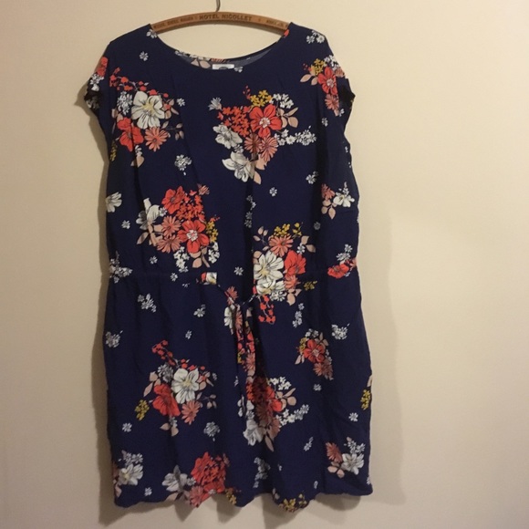 Old Navy Dresses & Skirts - Old Navy floral Dress 2x