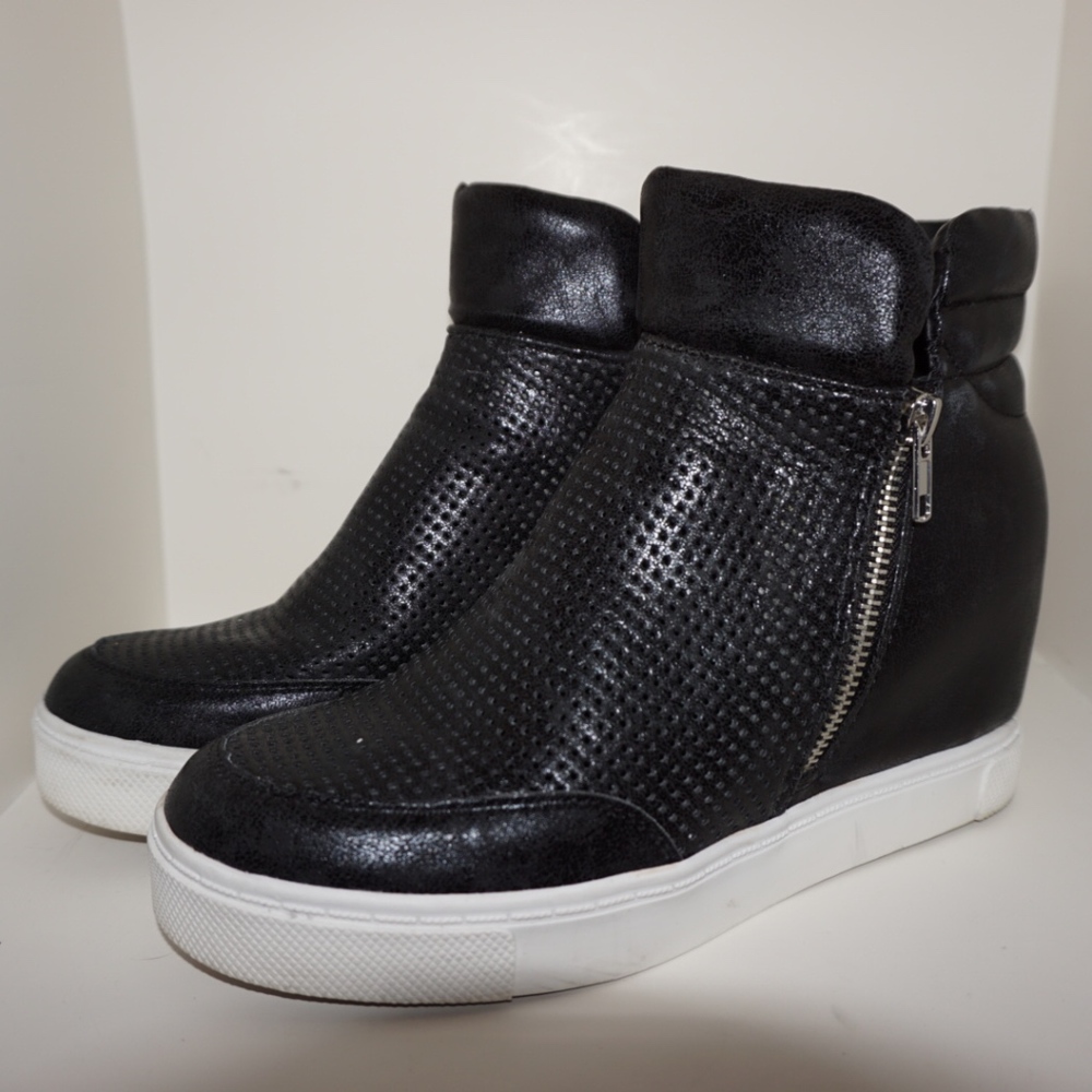 STEVE MADDEN (discontinued) Black Wedge Sneakers
