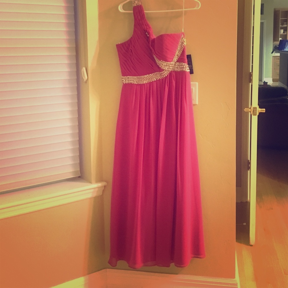 Brand new wedding/prom floor length dress