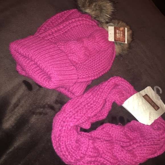 Two women's beanie with scarf - Picture 1 of 1