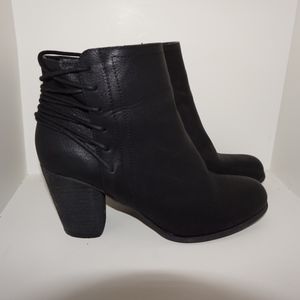 STEVE MADDEN Black Booties