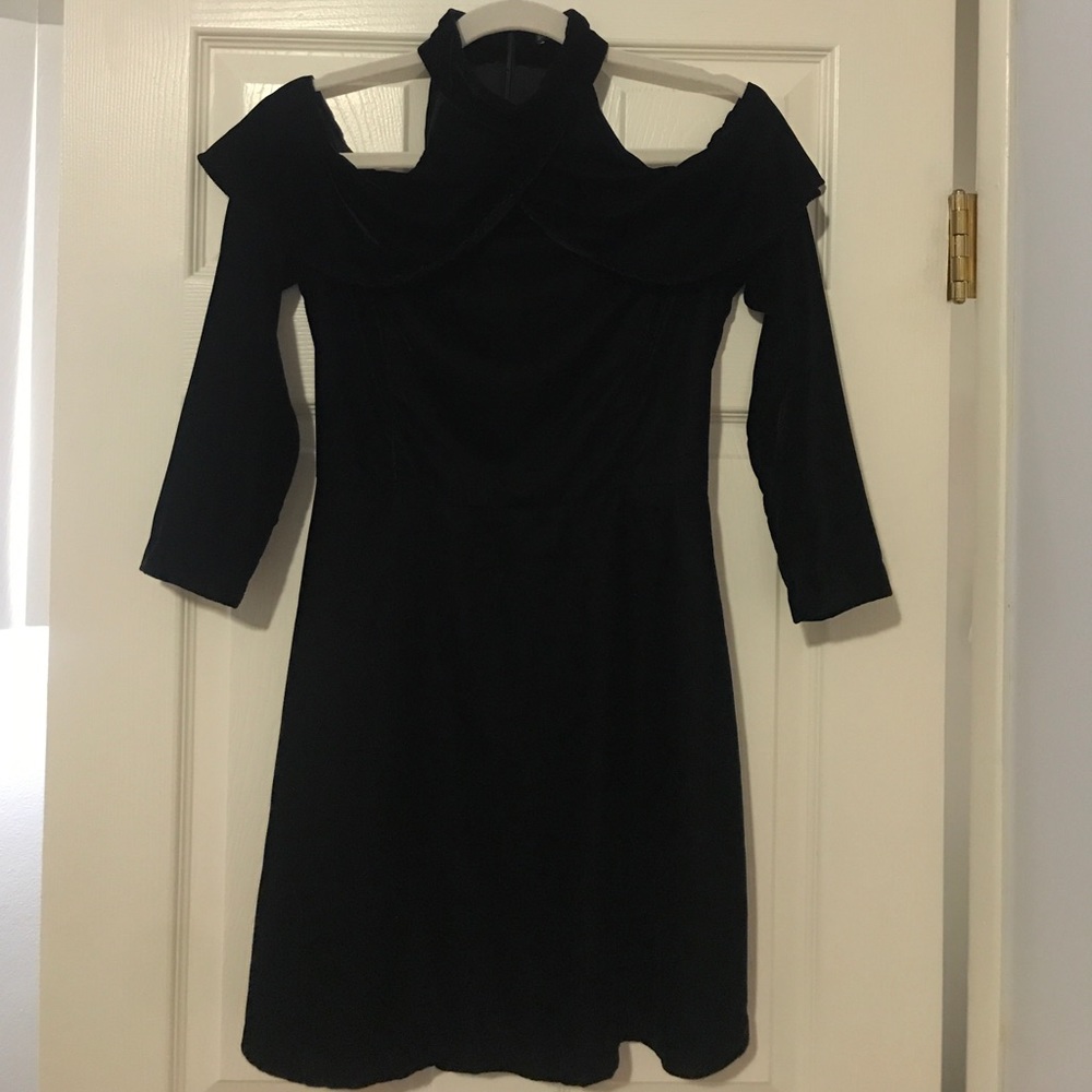 Black velvet classy dress!!