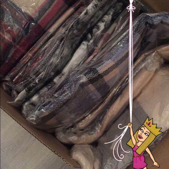 Grey stripe chic blanket scarf - Picture 3 of 6