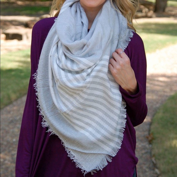 Grey stripe chic blanket scarf - Picture 4 of 6