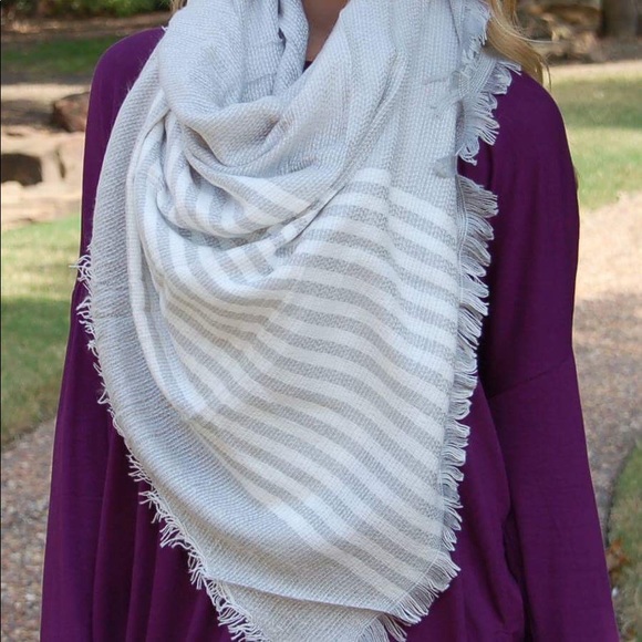 Grey stripe chic blanket scarf - Picture 5 of 6