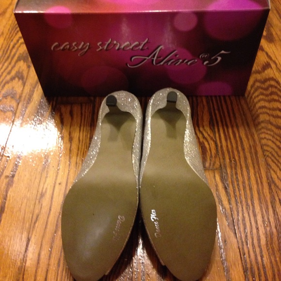 🆕 Silver Glitter Sparkle Heels - Picture 3 of 3