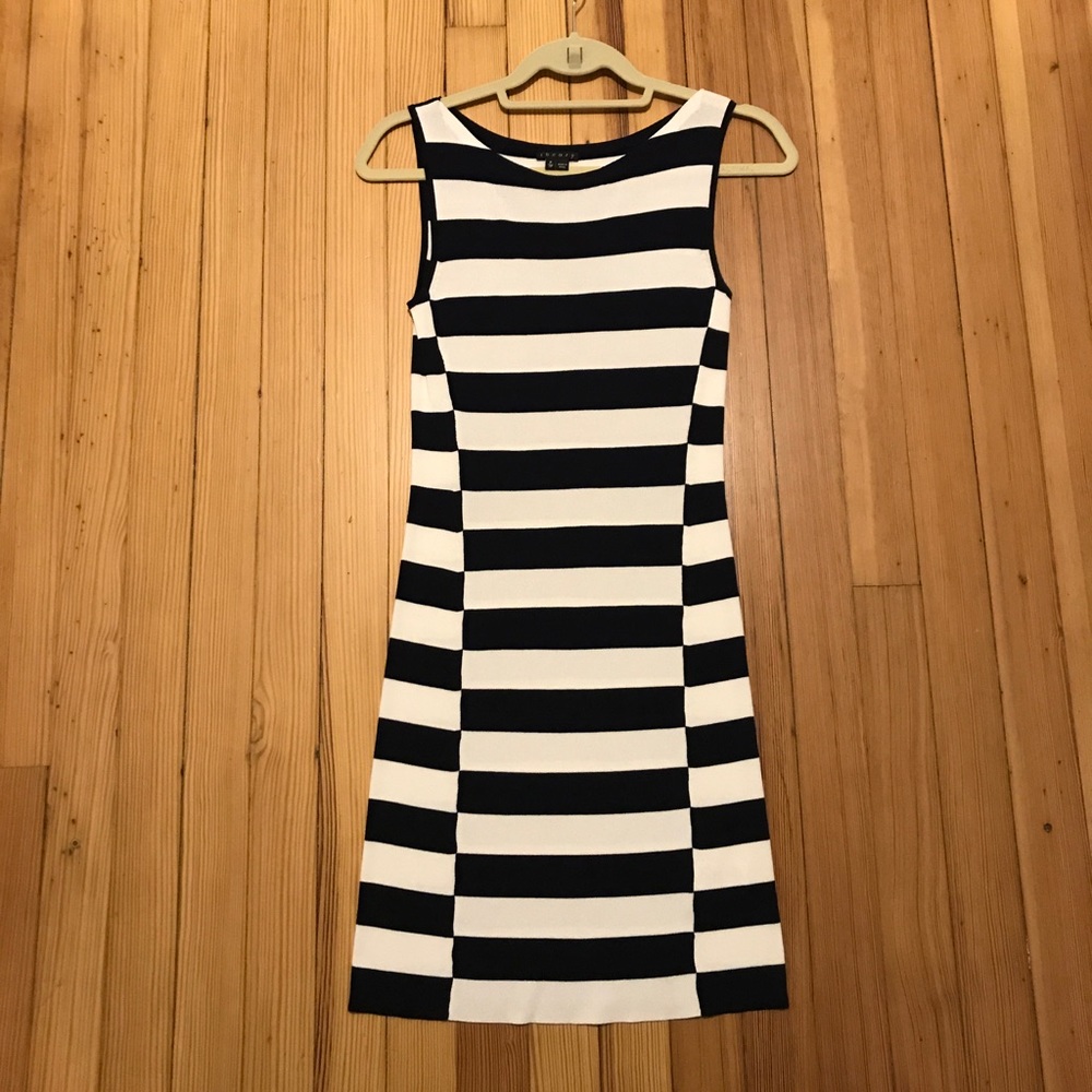 NWOT Theory fitted navy and white striped dress P
